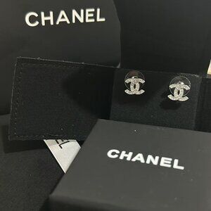Chanel classic silver double C earrings